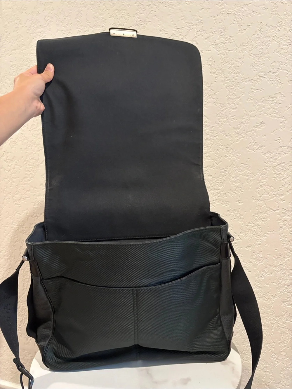 Louis Vuitton Viktor Taiga Leather/Nylon Dark Green LV Shoulder Bag
